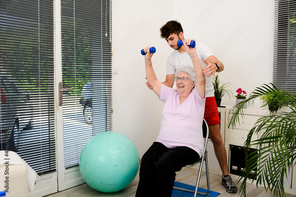 lifting weights helps seniors with arthritis